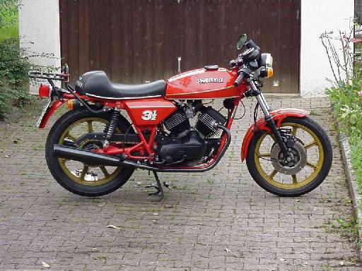 Motorrad_Seitenansicht_von_rechts.JPG